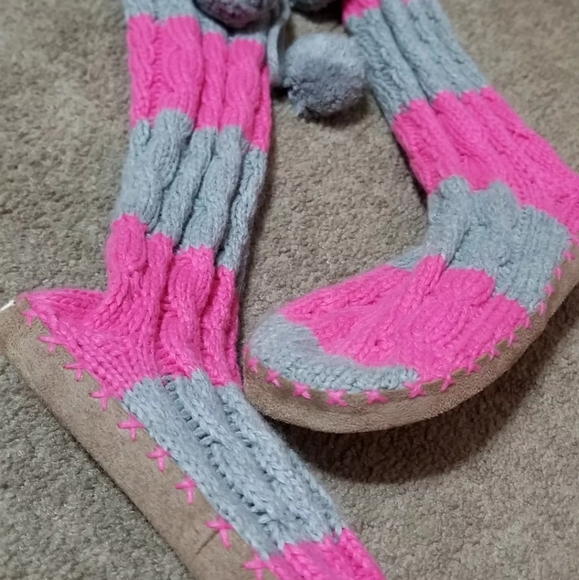 SOLD-Warm+Cozy-VICTORIA'S SECRET Pink Grey Striped Pom Knitted MukLuk Slippers - Picture 2 of 8